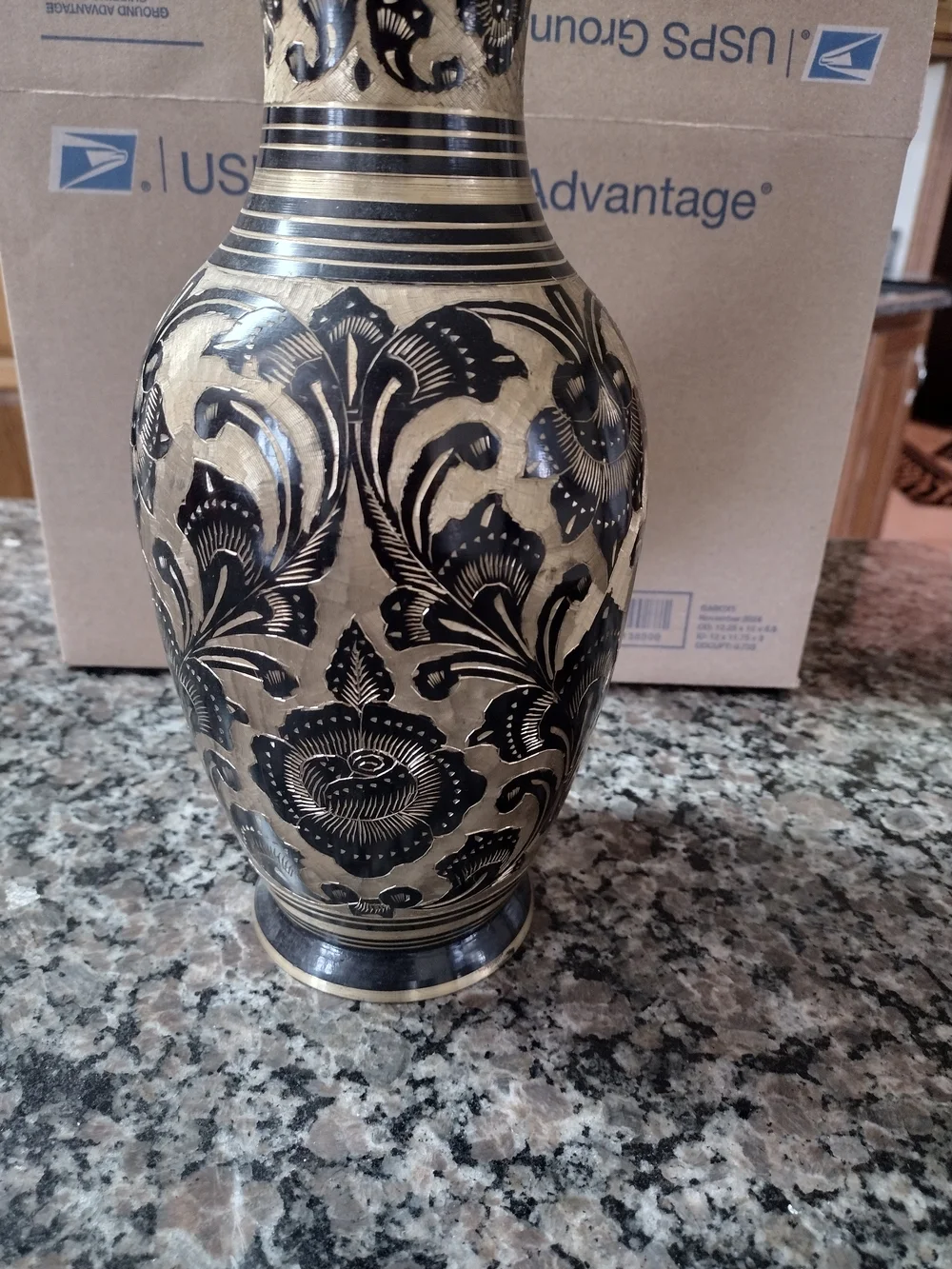 Handcrafted vintage Black and Gold Floral Decorative Vase 11